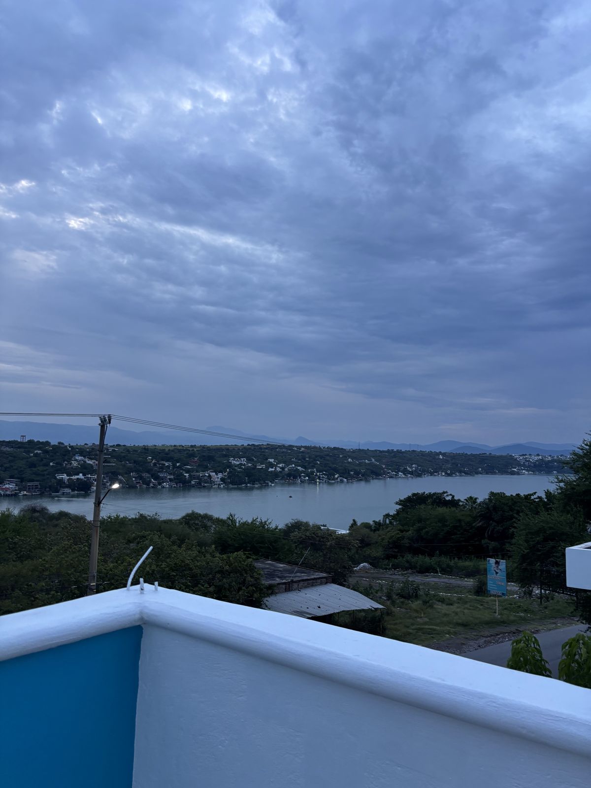 Vista al lago desde la terraza